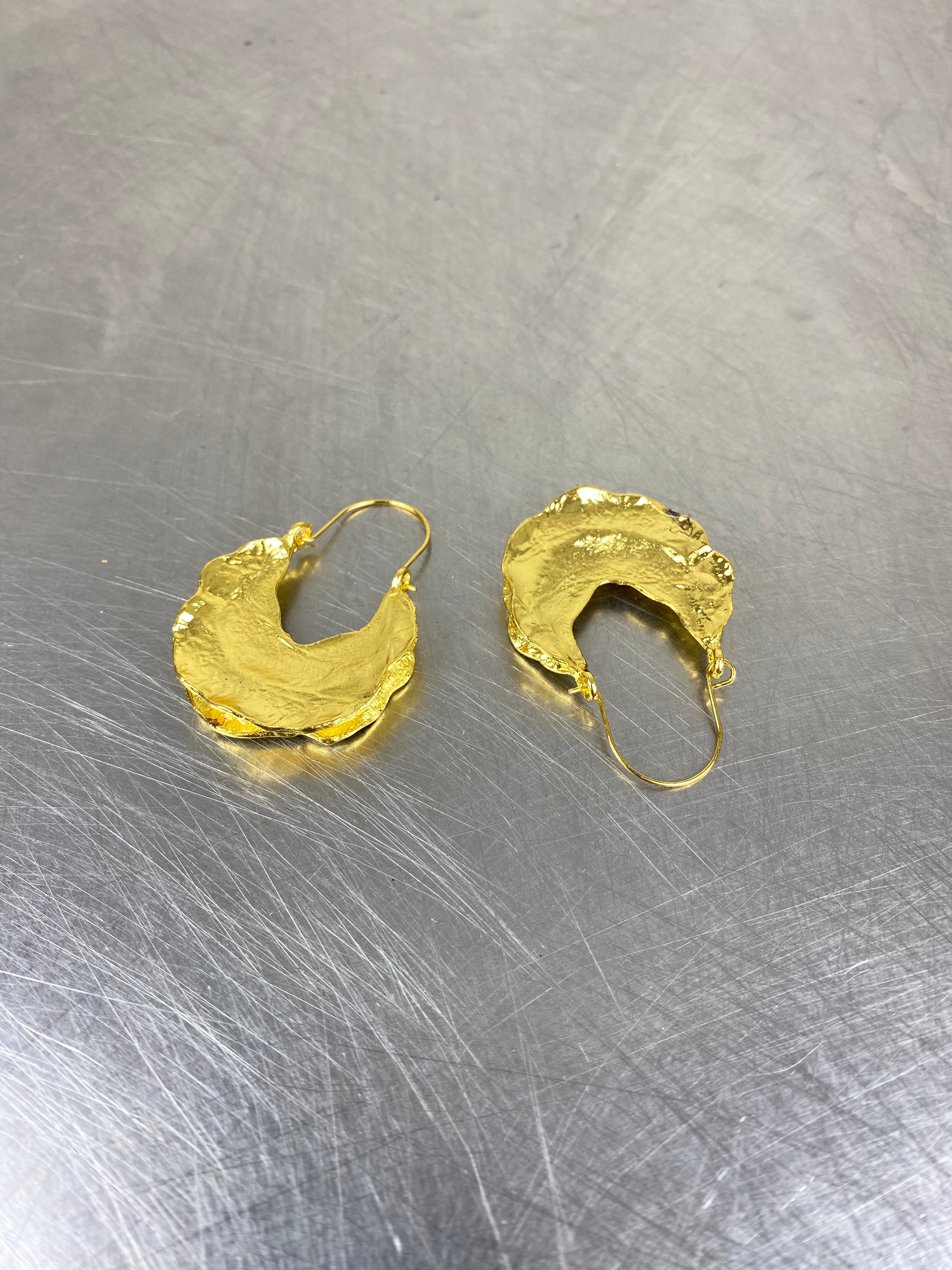 Goud kleurige oorbellen