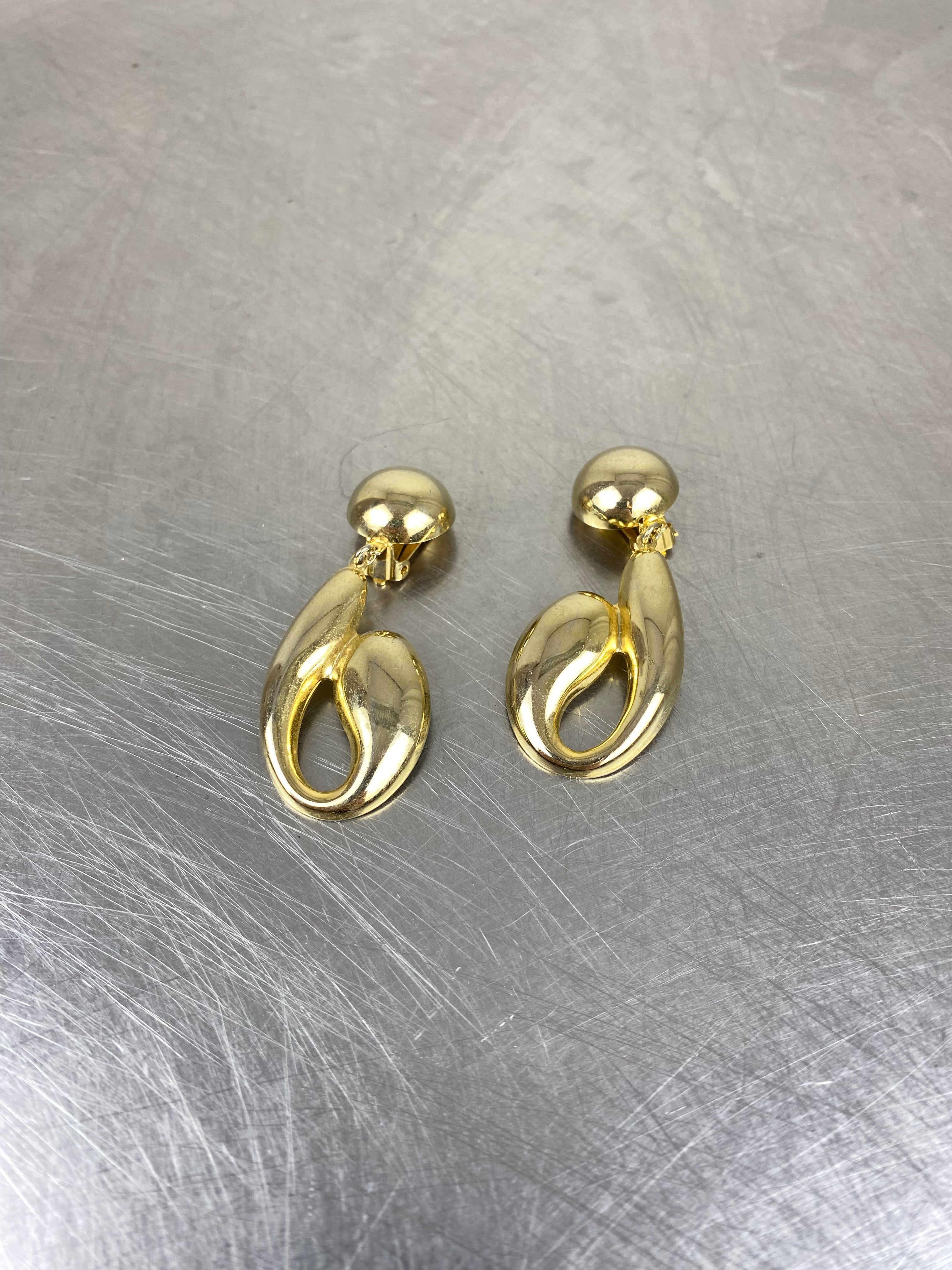 Goudkleurige hang clip oorbellen